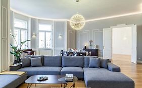 Walking Street Luxurious Huge Apartment